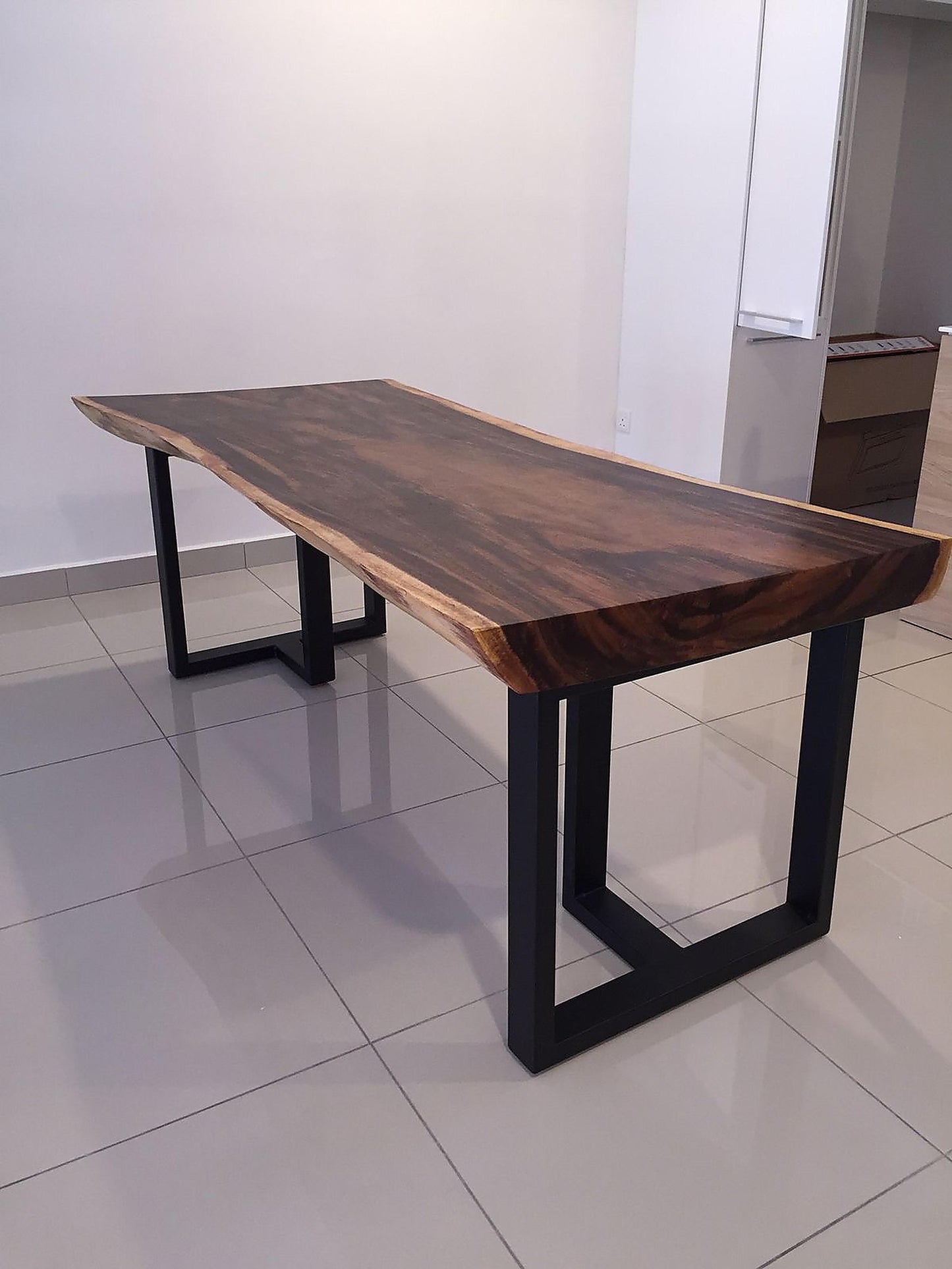 Rivaro – Live Edge Wooden Table.